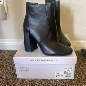 Steve Madden black boots size 7